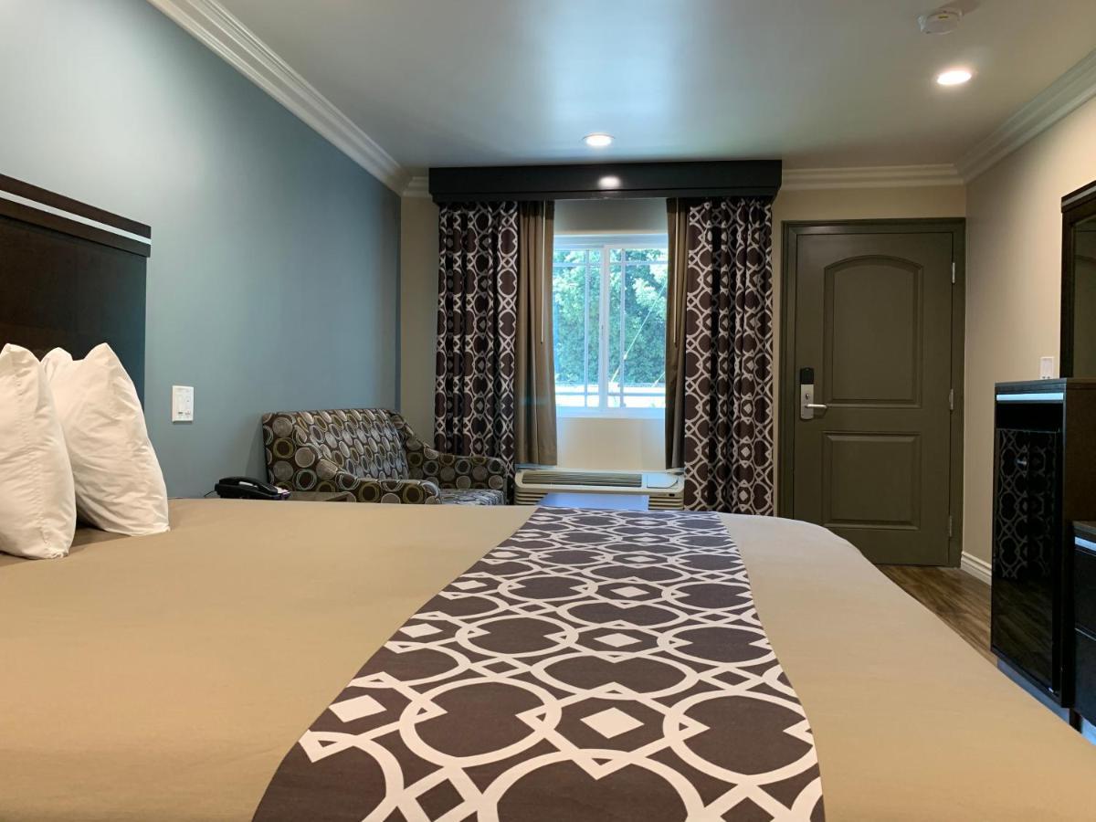 Walnut Inn & Suites ウェストコビーナ エクステリア 写真
