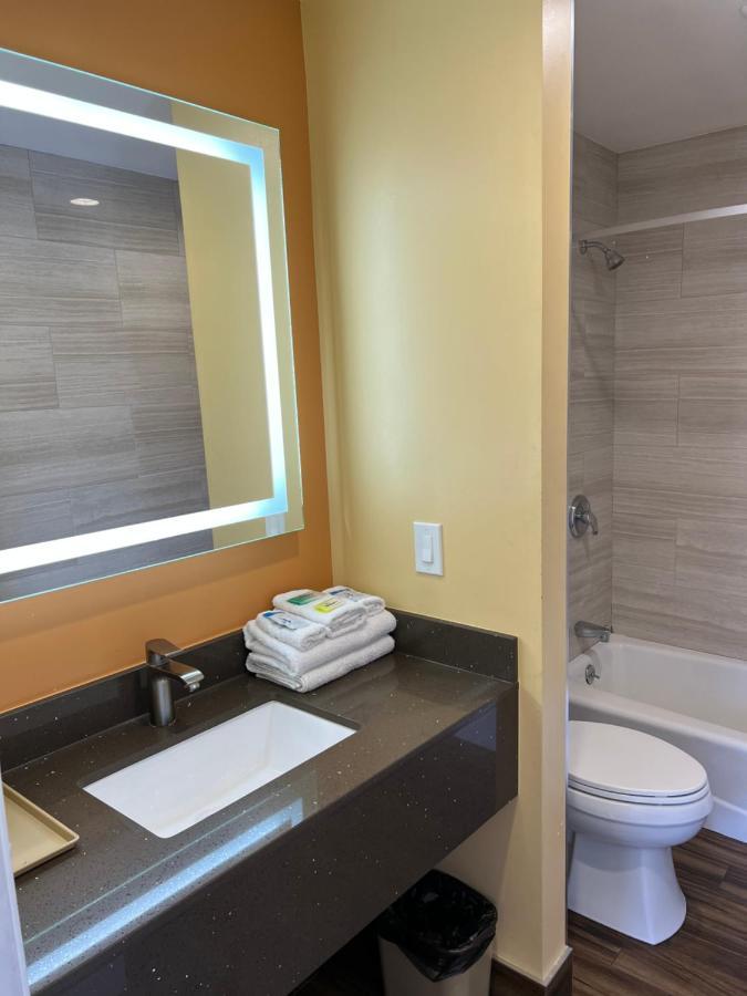 Walnut Inn & Suites ウェストコビーナ エクステリア 写真
