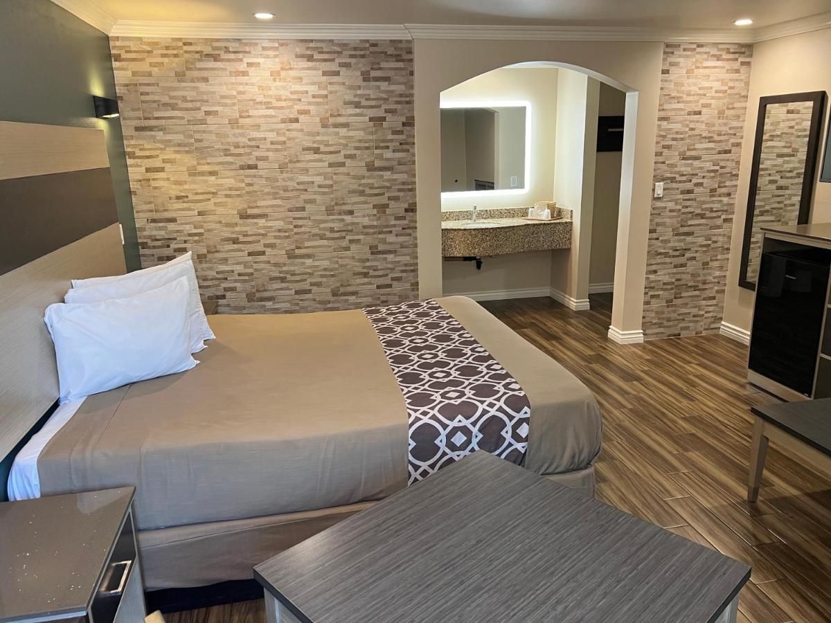 Walnut Inn & Suites ウェストコビーナ エクステリア 写真