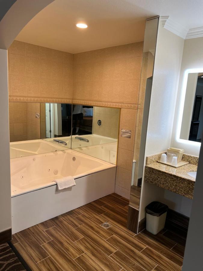 Walnut Inn & Suites ウェストコビーナ エクステリア 写真