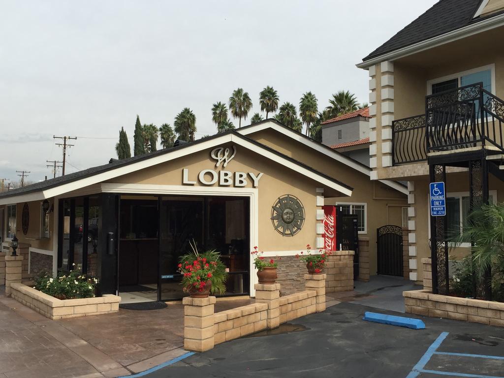 Walnut Inn & Suites ウェストコビーナ エクステリア 写真