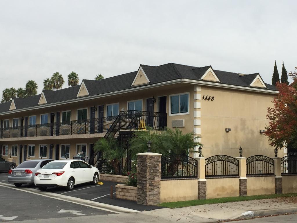 Walnut Inn & Suites ウェストコビーナ エクステリア 写真