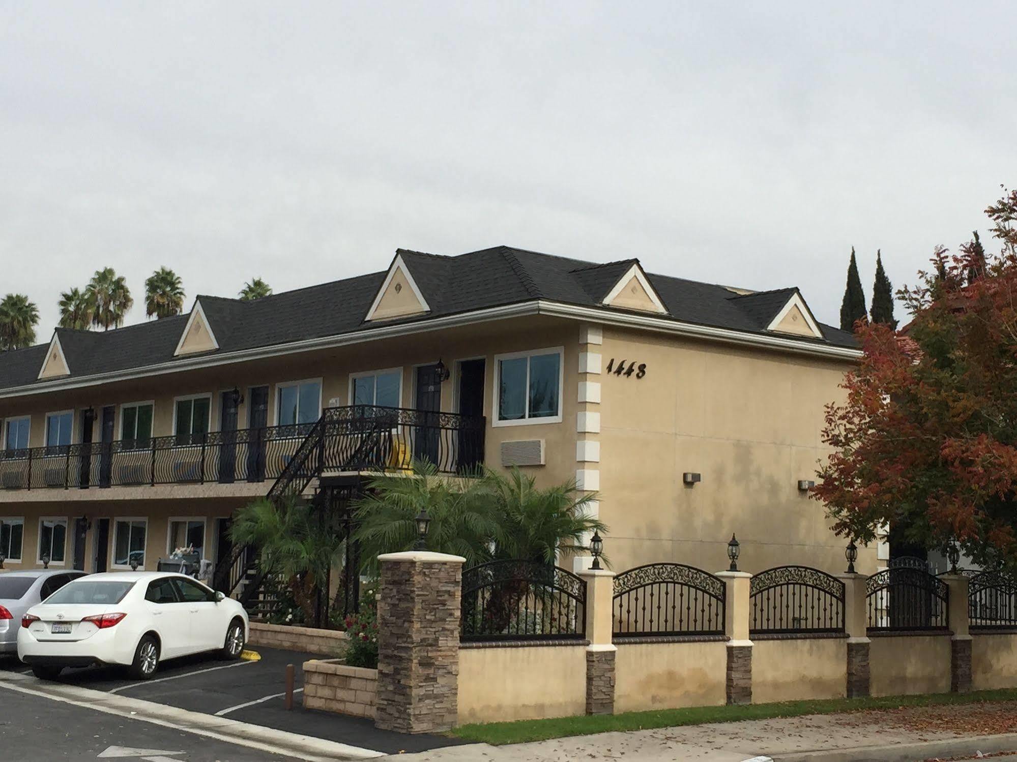 Walnut Inn & Suites ウェストコビーナ エクステリア 写真