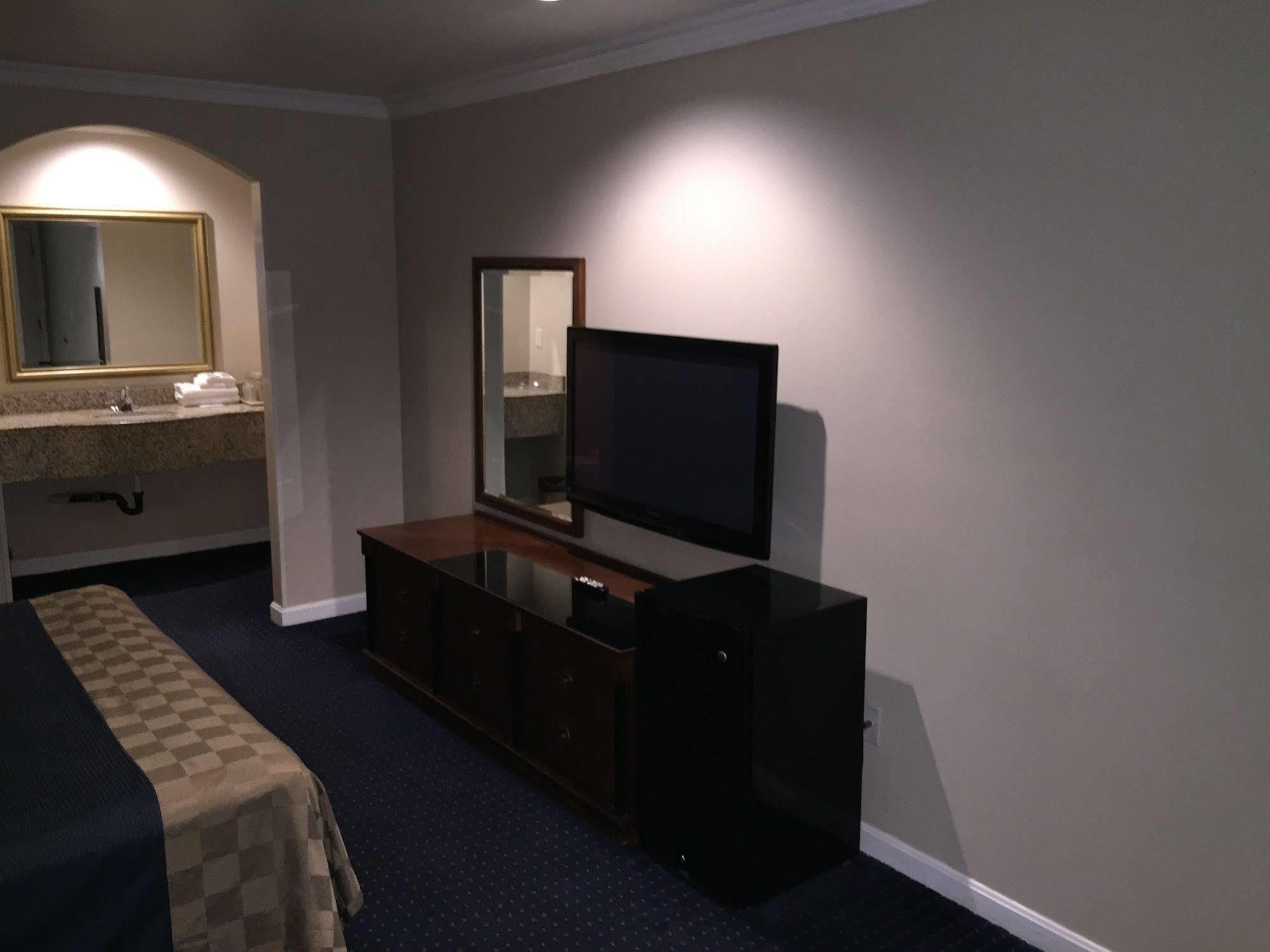 Walnut Inn & Suites ウェストコビーナ エクステリア 写真