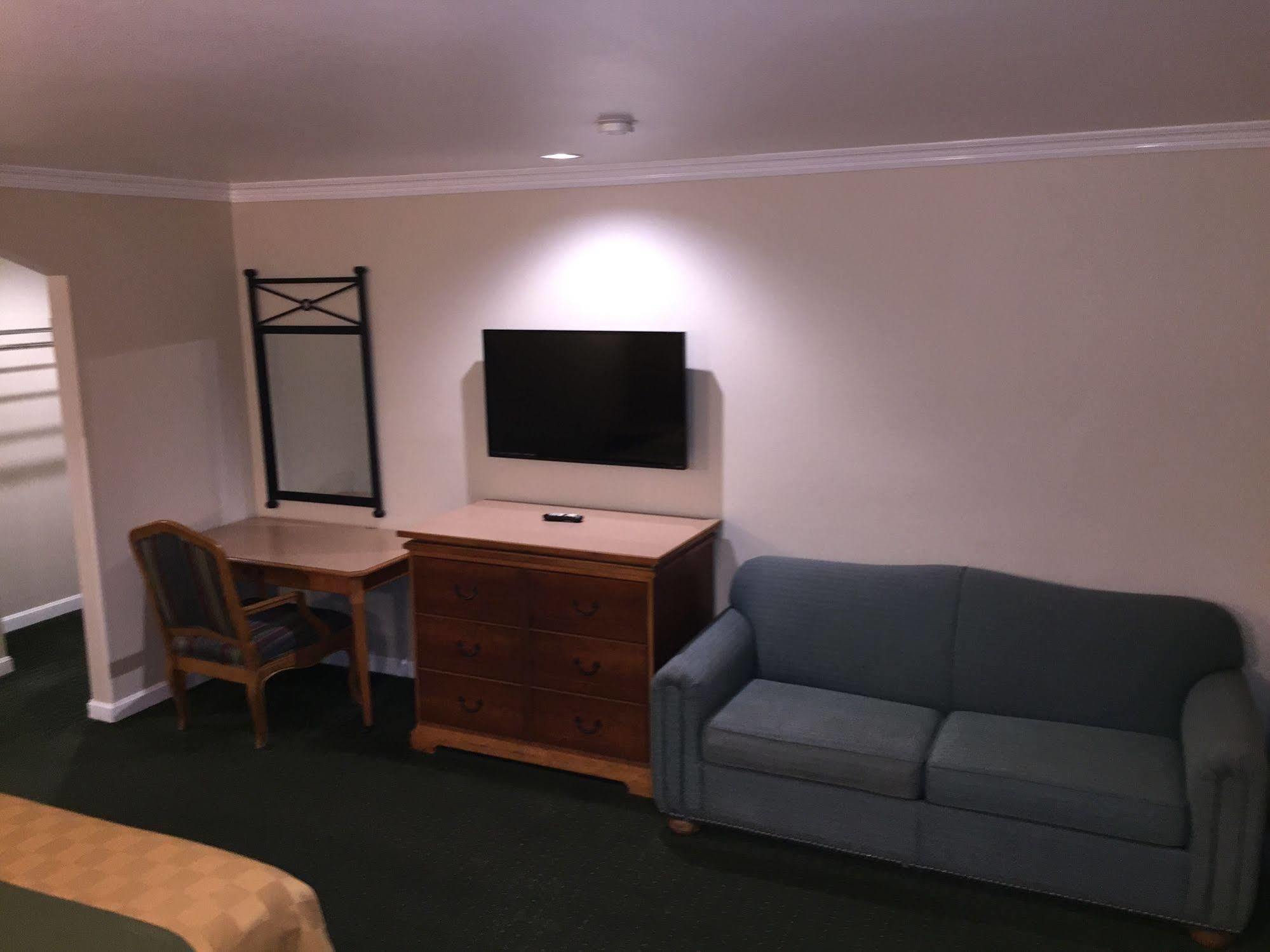 Walnut Inn & Suites ウェストコビーナ エクステリア 写真
