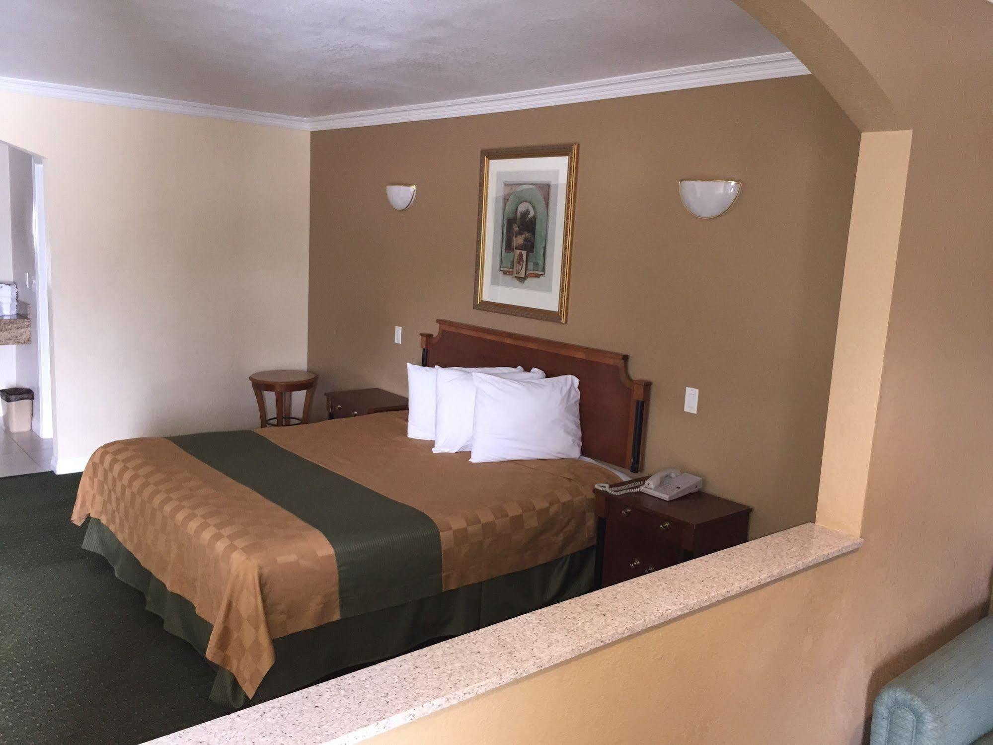 Walnut Inn & Suites ウェストコビーナ エクステリア 写真