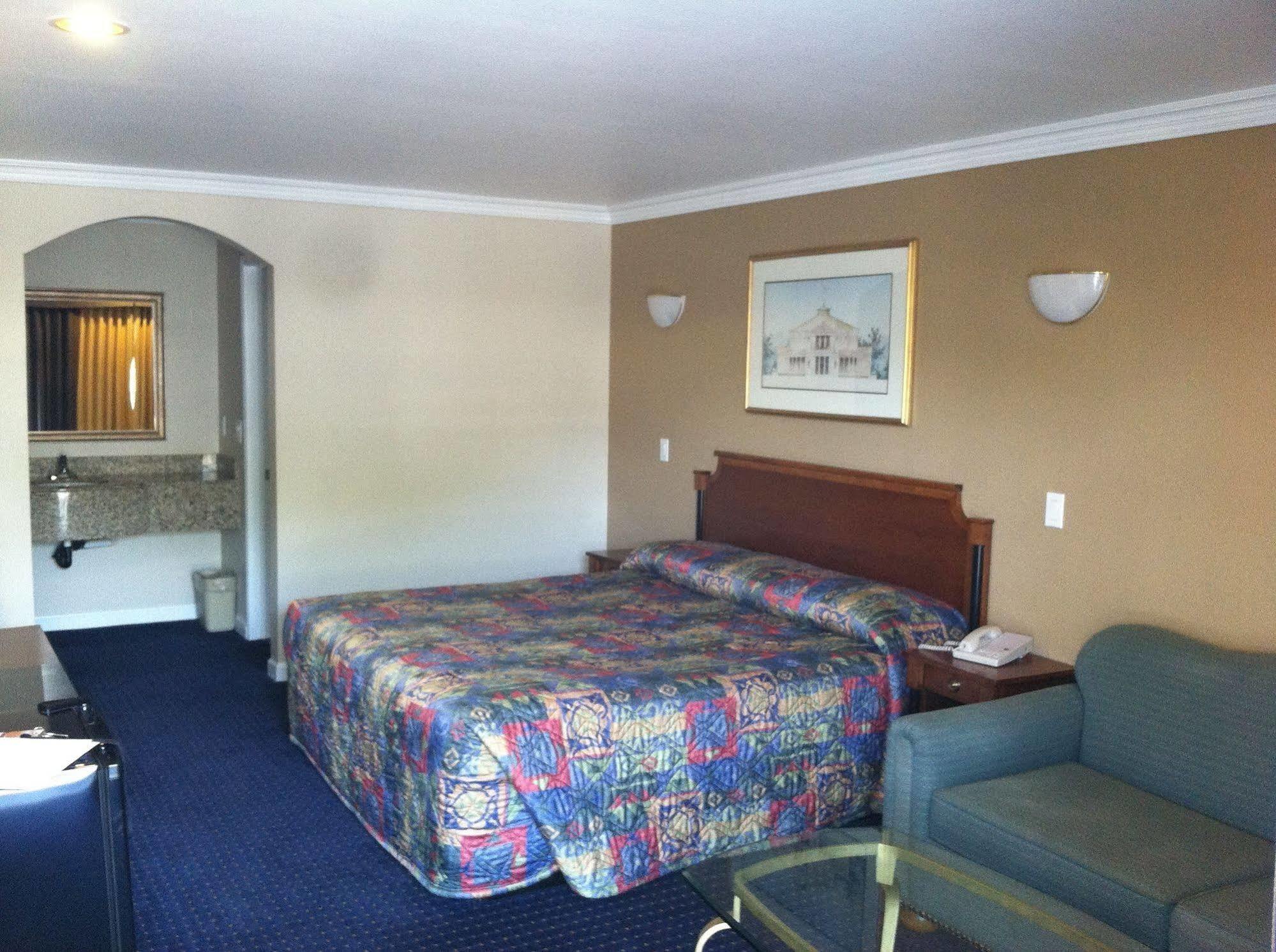 Walnut Inn & Suites ウェストコビーナ エクステリア 写真