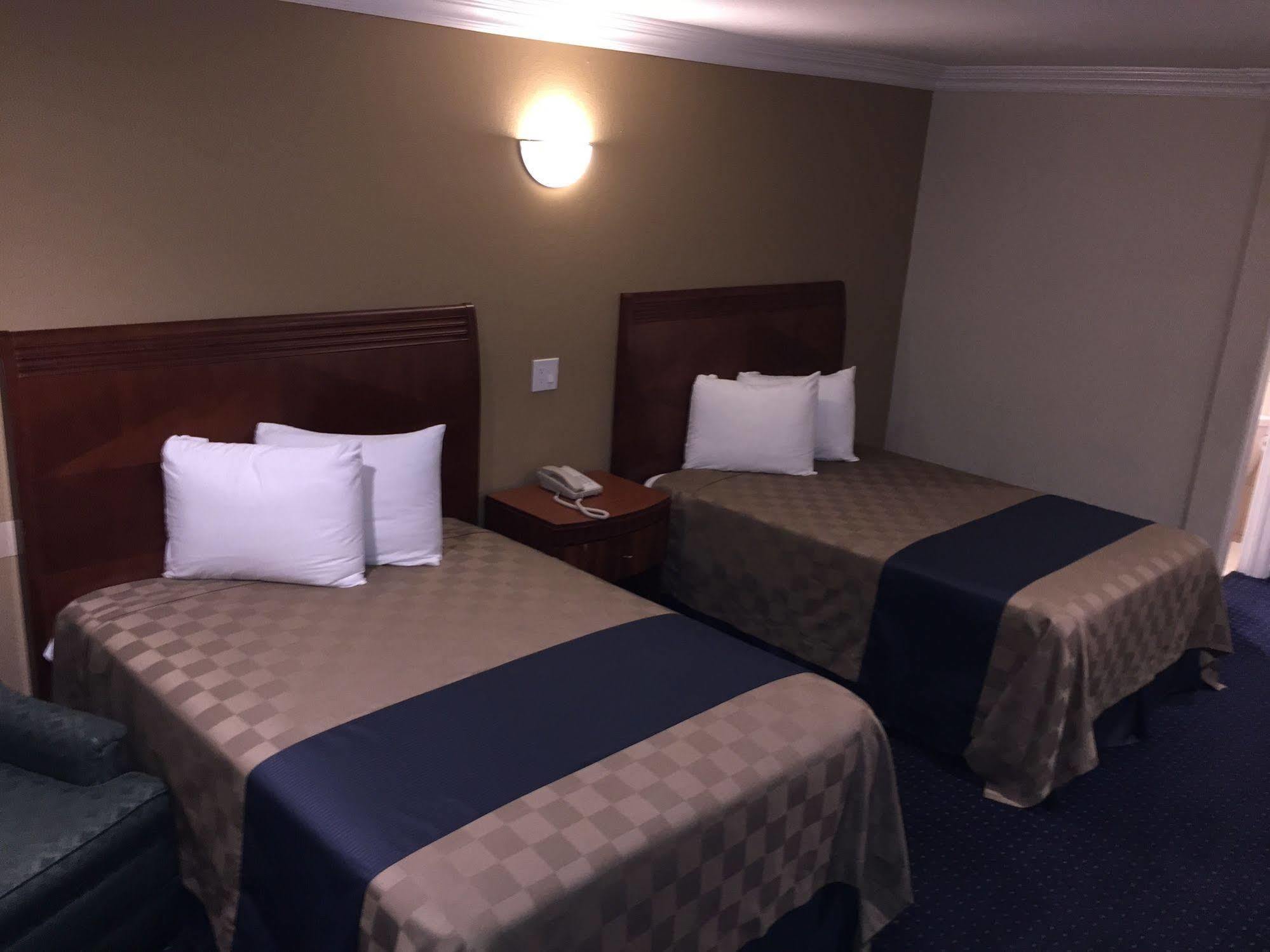 Walnut Inn & Suites ウェストコビーナ エクステリア 写真