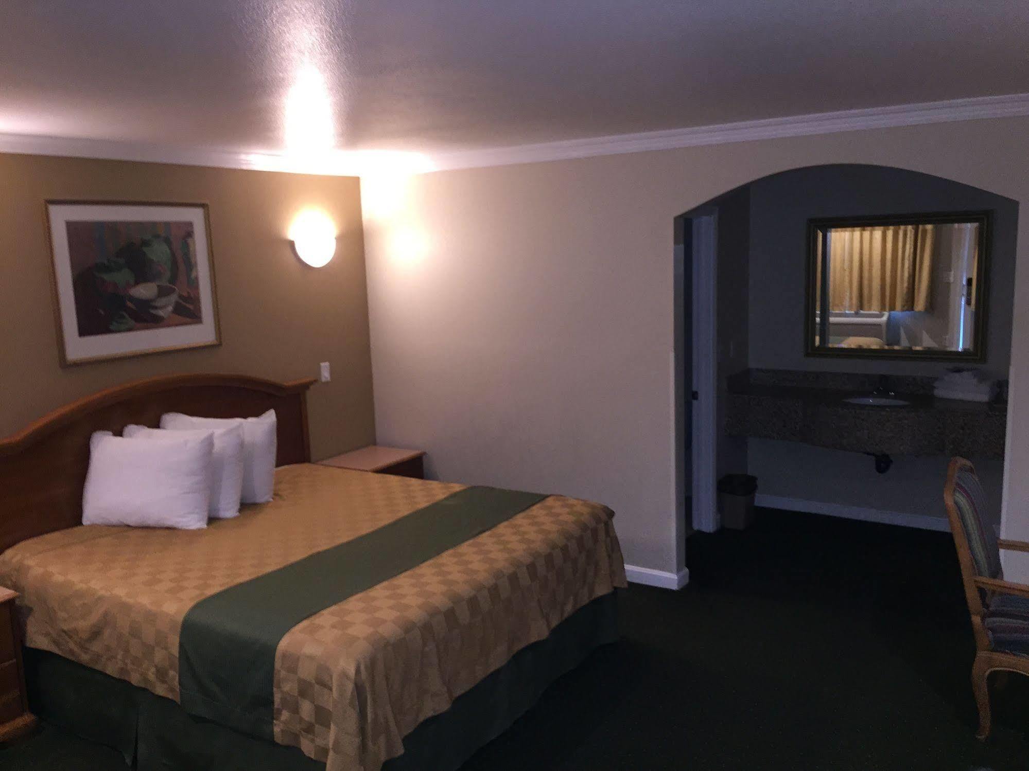 Walnut Inn & Suites ウェストコビーナ エクステリア 写真