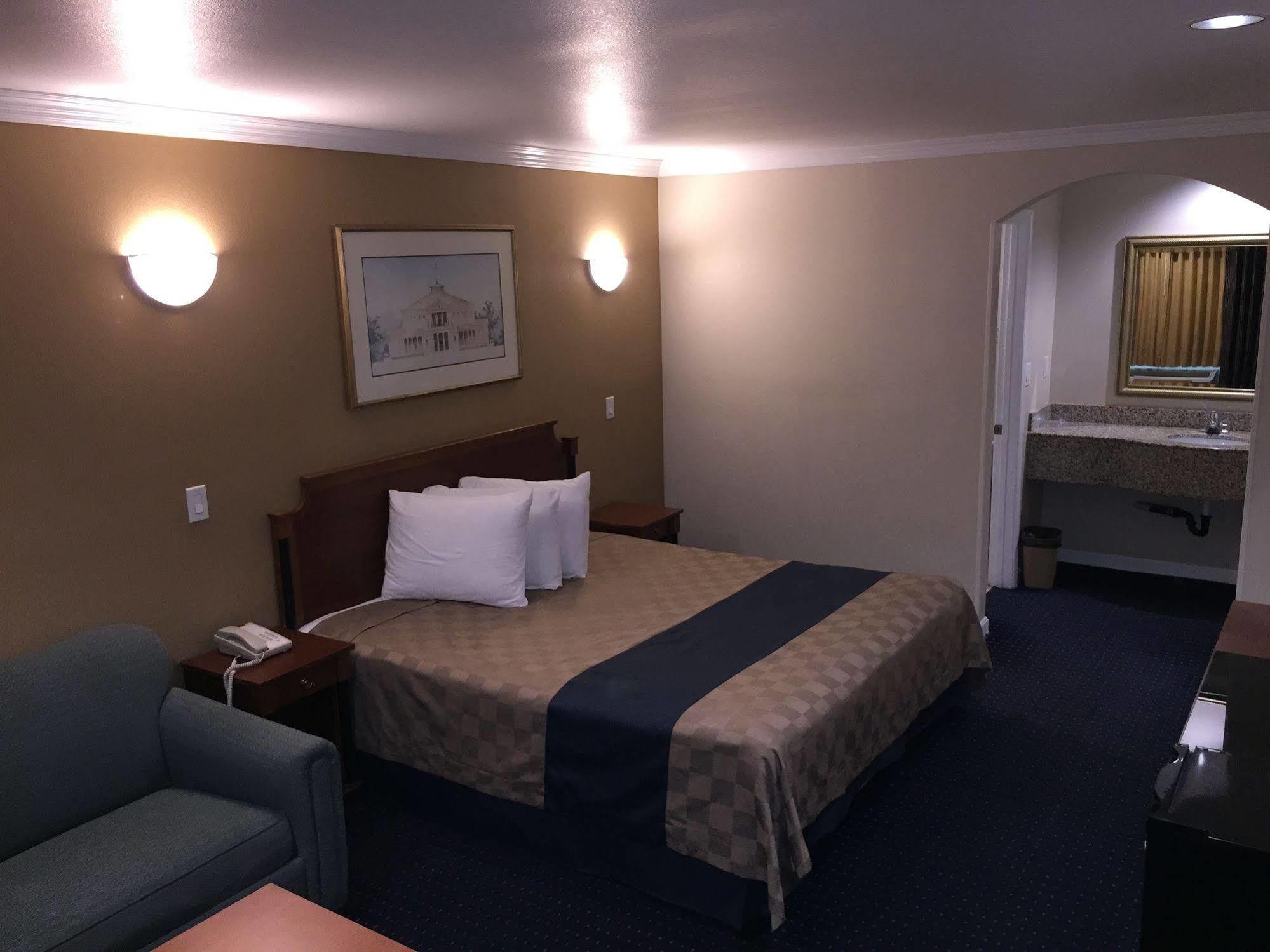 Walnut Inn & Suites ウェストコビーナ エクステリア 写真