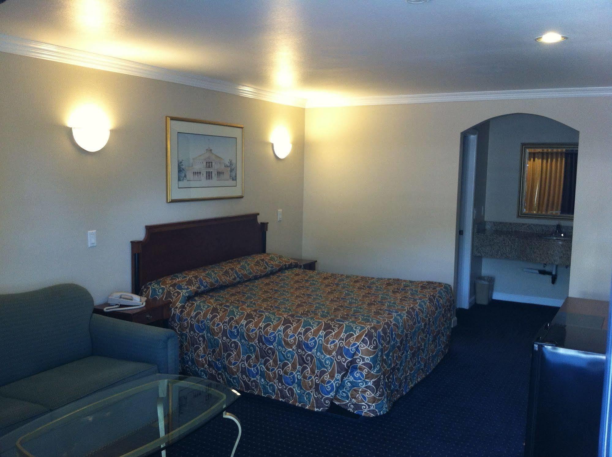 Walnut Inn & Suites ウェストコビーナ エクステリア 写真