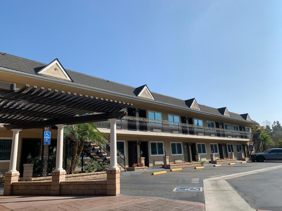 Walnut Inn & Suites ウェストコビーナ エクステリア 写真
